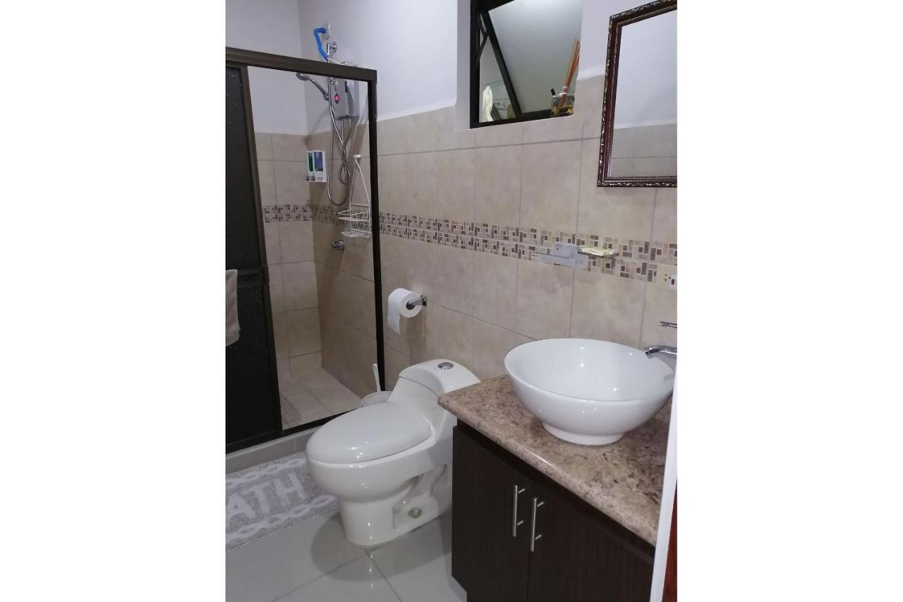 Aptos Casa Caribe, Habitaciones Privadas En Aptos Compartidos & Aptos Completos Con Auto Entrada Пуерто Лимон Екстериор снимка