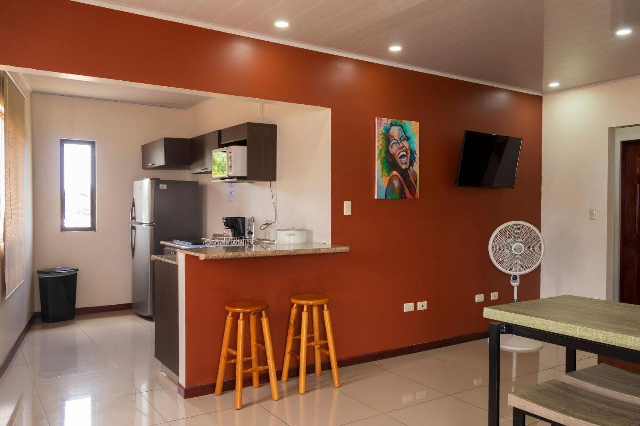 Aptos Casa Caribe, Habitaciones Privadas En Aptos Compartidos & Aptos Completos Con Auto Entrada Пуерто Лимон Екстериор снимка