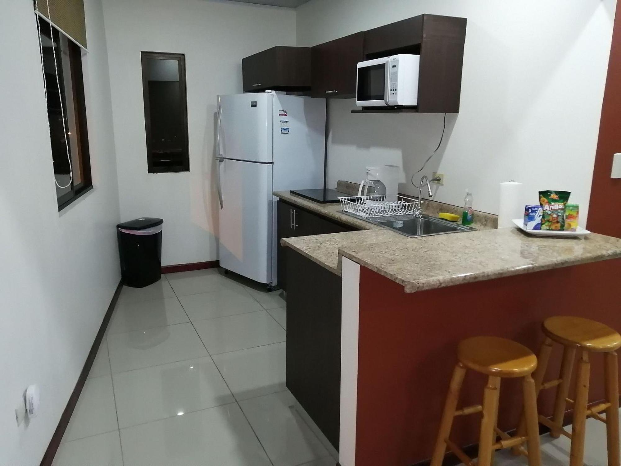 Aptos Casa Caribe, Habitaciones Privadas En Aptos Compartidos & Aptos Completos Con Auto Entrada Пуерто Лимон Екстериор снимка